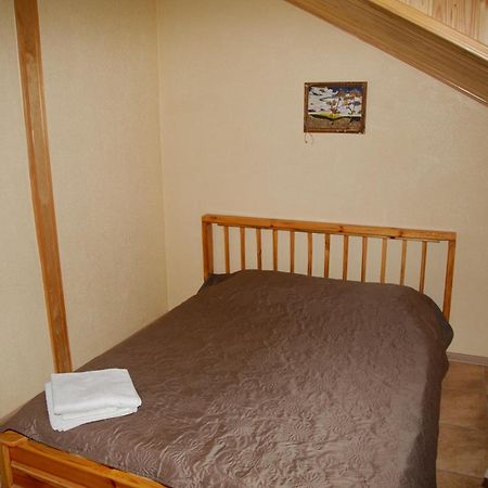 Mini-Hotel Yandrusi Kam'janec'-Podil's'kyj Esterno foto