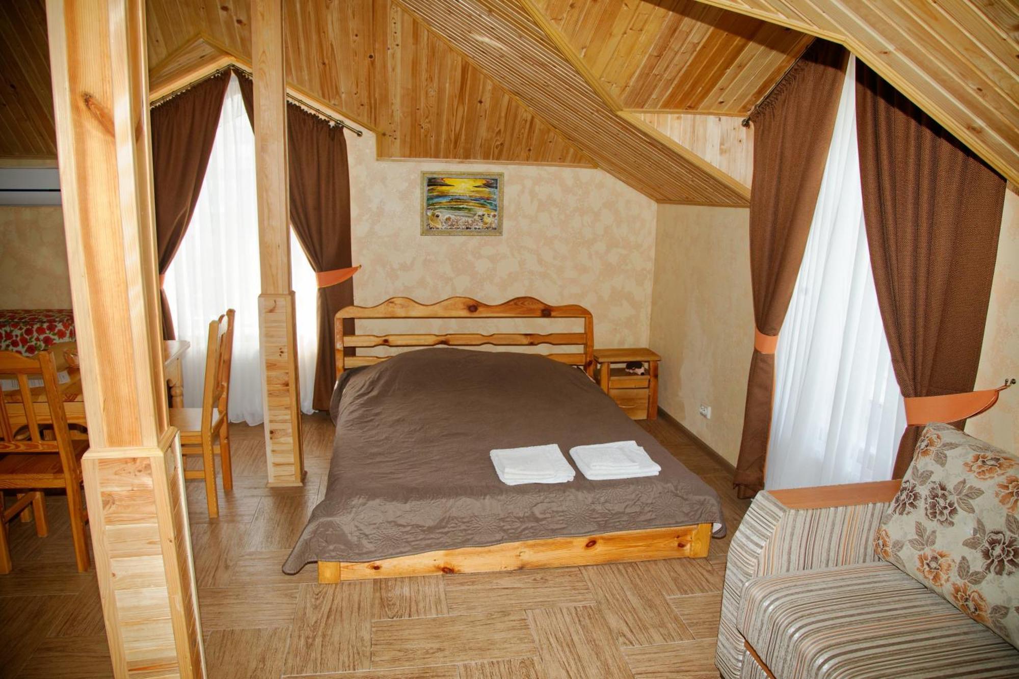 Mini-Hotel Yandrusi Kam'janec'-Podil's'kyj Esterno foto