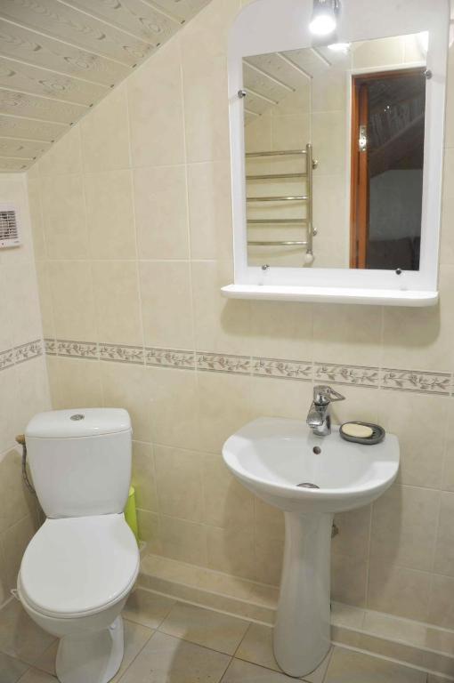 Mini-Hotel Yandrusi Kam'janec'-Podil's'kyj Esterno foto