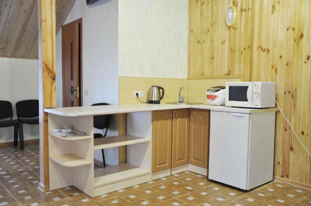Mini-Hotel Yandrusi Kam'janec'-Podil's'kyj Esterno foto